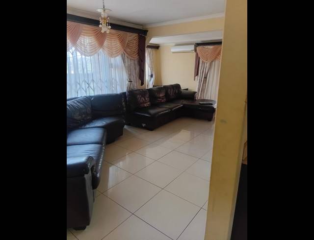 3 BEDROOM HOUSE FOR SALE IN NEWLANDS WEST